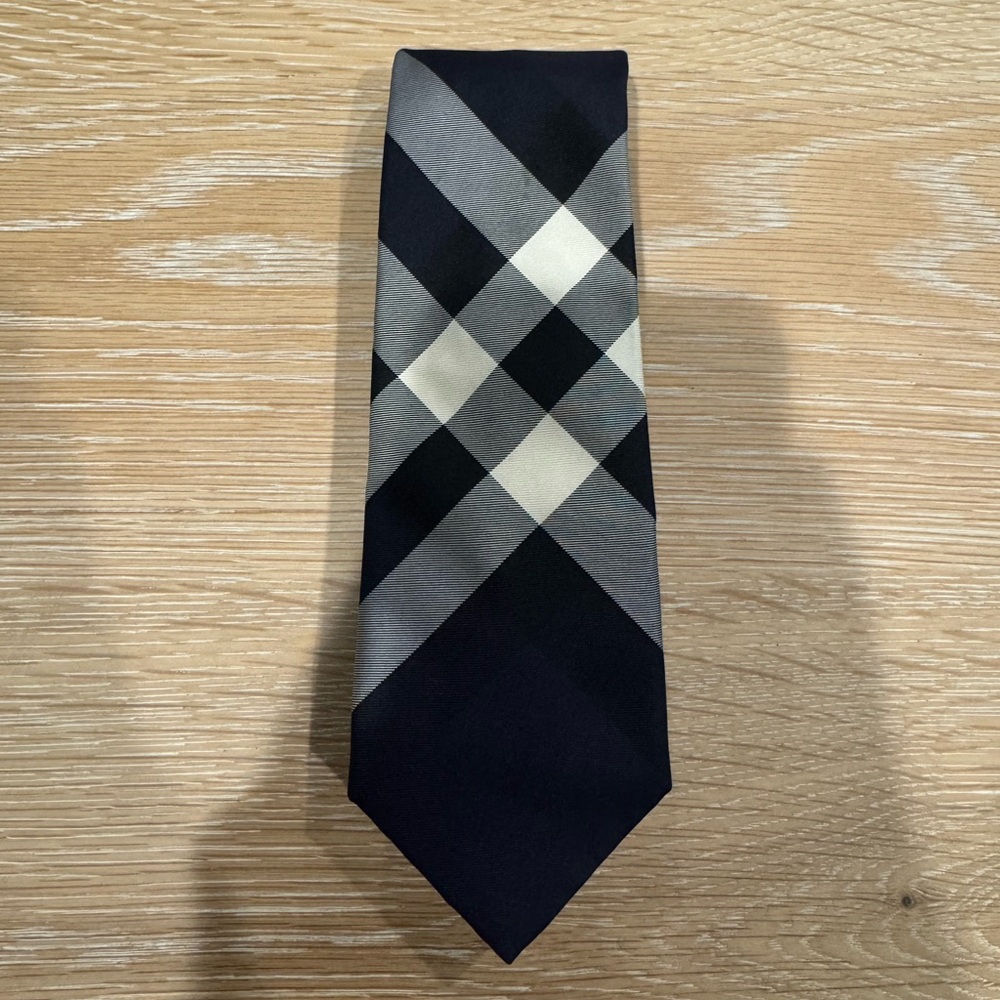 Burberry men’s white and blue check necktie